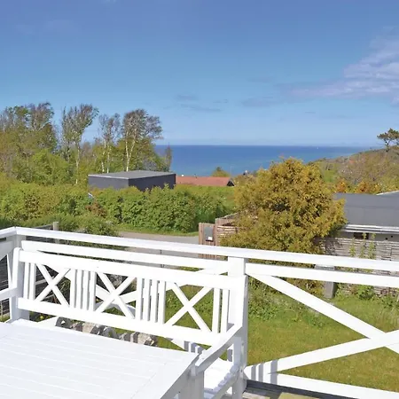 Three-bedroom Holiday With Sea View In Дом отдыха *