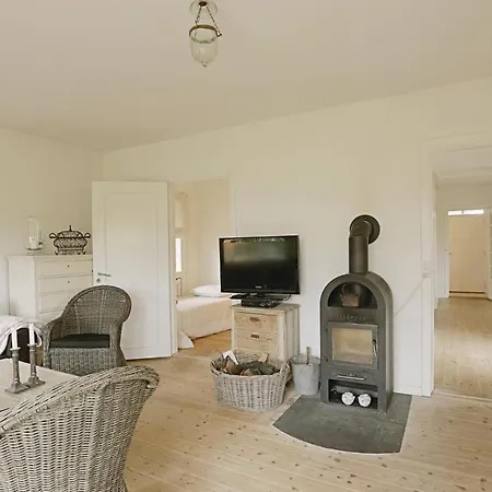 Three-bedroom Holiday With Sea View In Дом отдыха Vejby